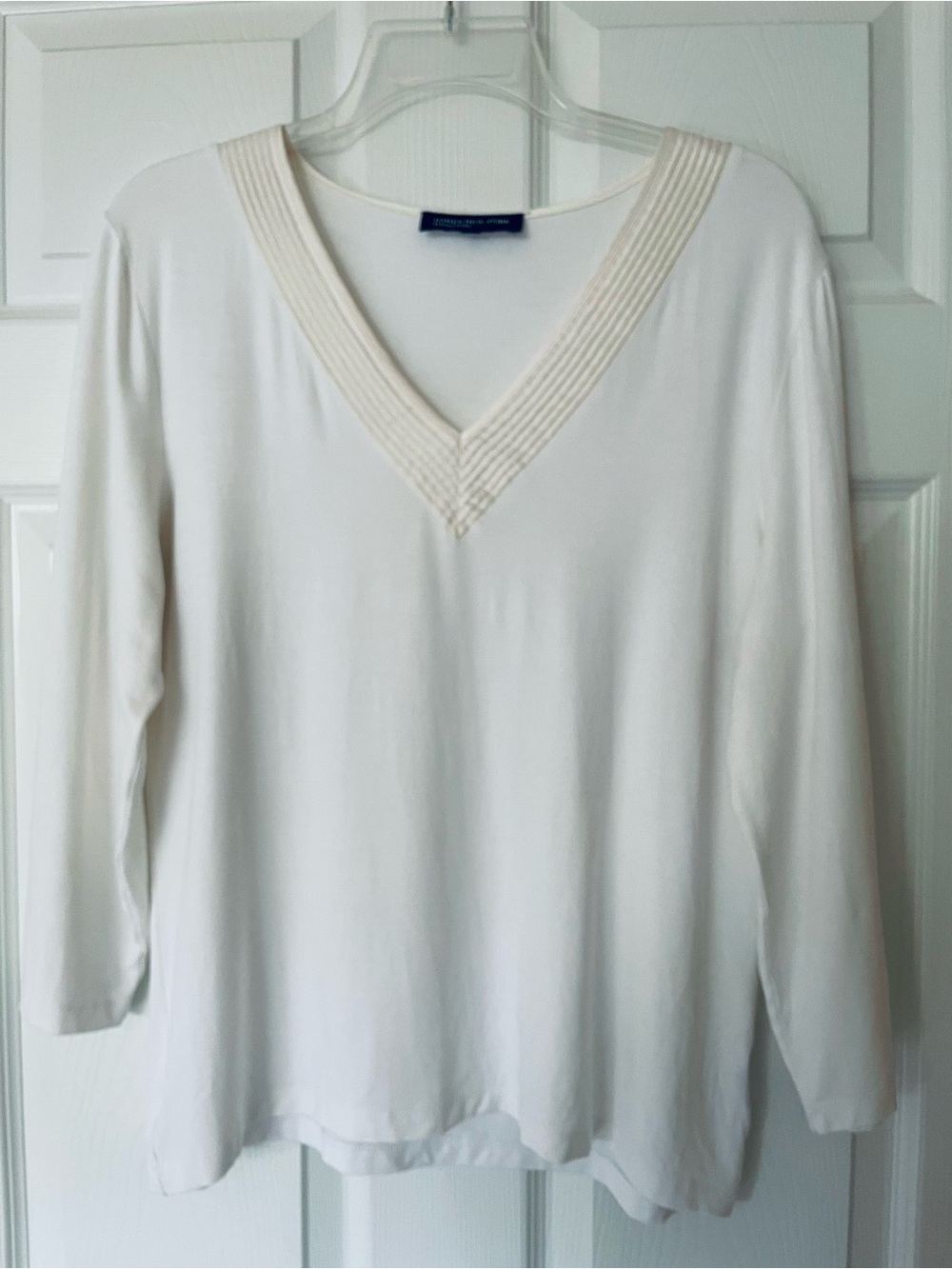 EUC 🤍 Jones New York White V-Neck Blouse Pleated Trim Pullover Top